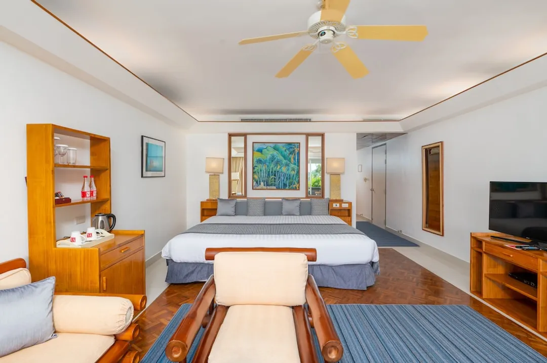 Mom Tri's Villa Royale-Standard Suite (Royal Wing)-1