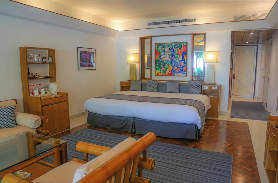 Mom Tri's Villa Royale-Standard Suite (Royal Wing)-6