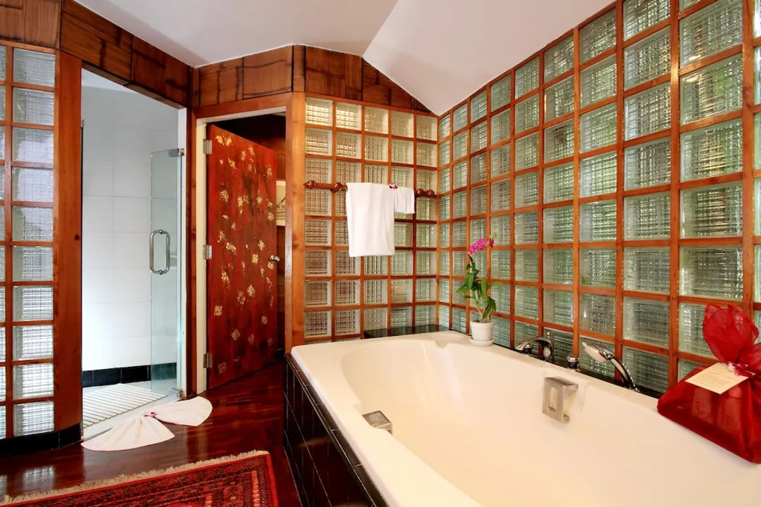 Mom Tri's Villa Royale-Classic Wing Suite #4 Hong See (1 Bedroom Suite)-5