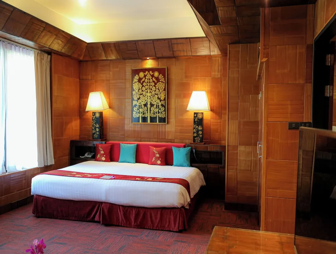 Mom Tri's Villa Royale-Suite, Pool Access (Kata Suite)-6