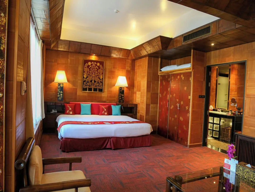 Mom Tri's Villa Royale-Suite, Pool Access (Kata Suite)-8