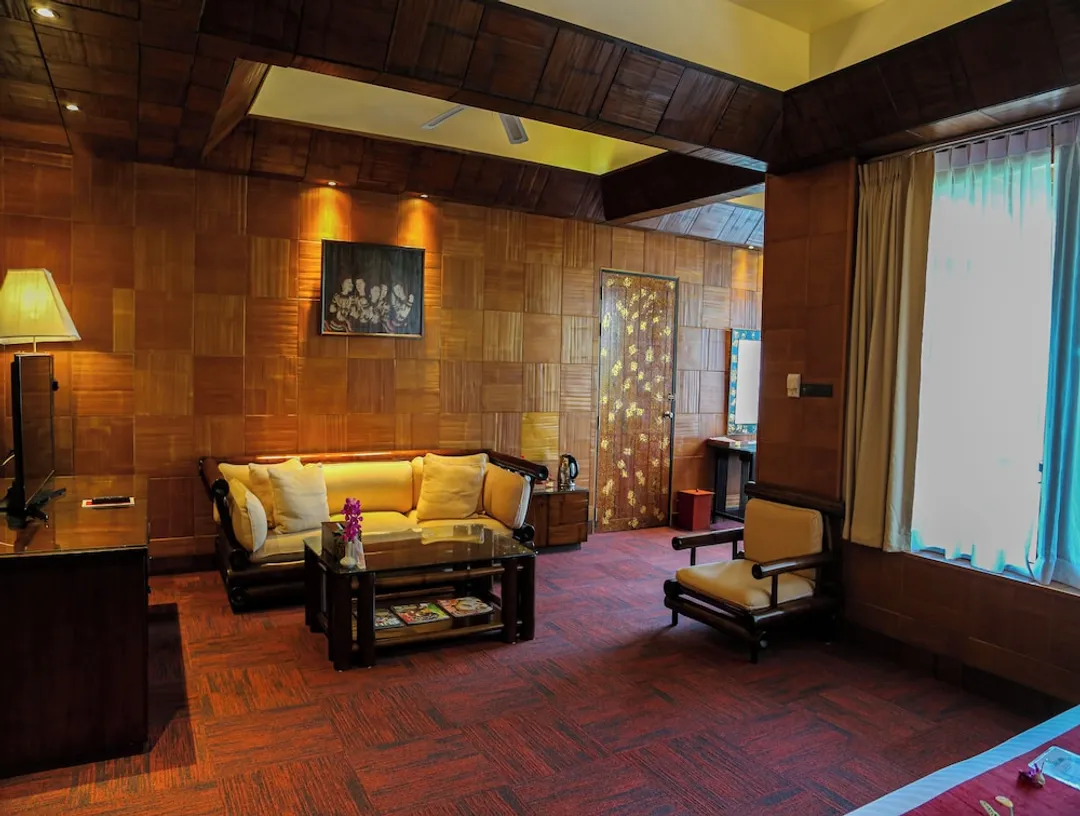Mom Tri's Villa Royale-Suite, Pool Access (Kata Suite)-12