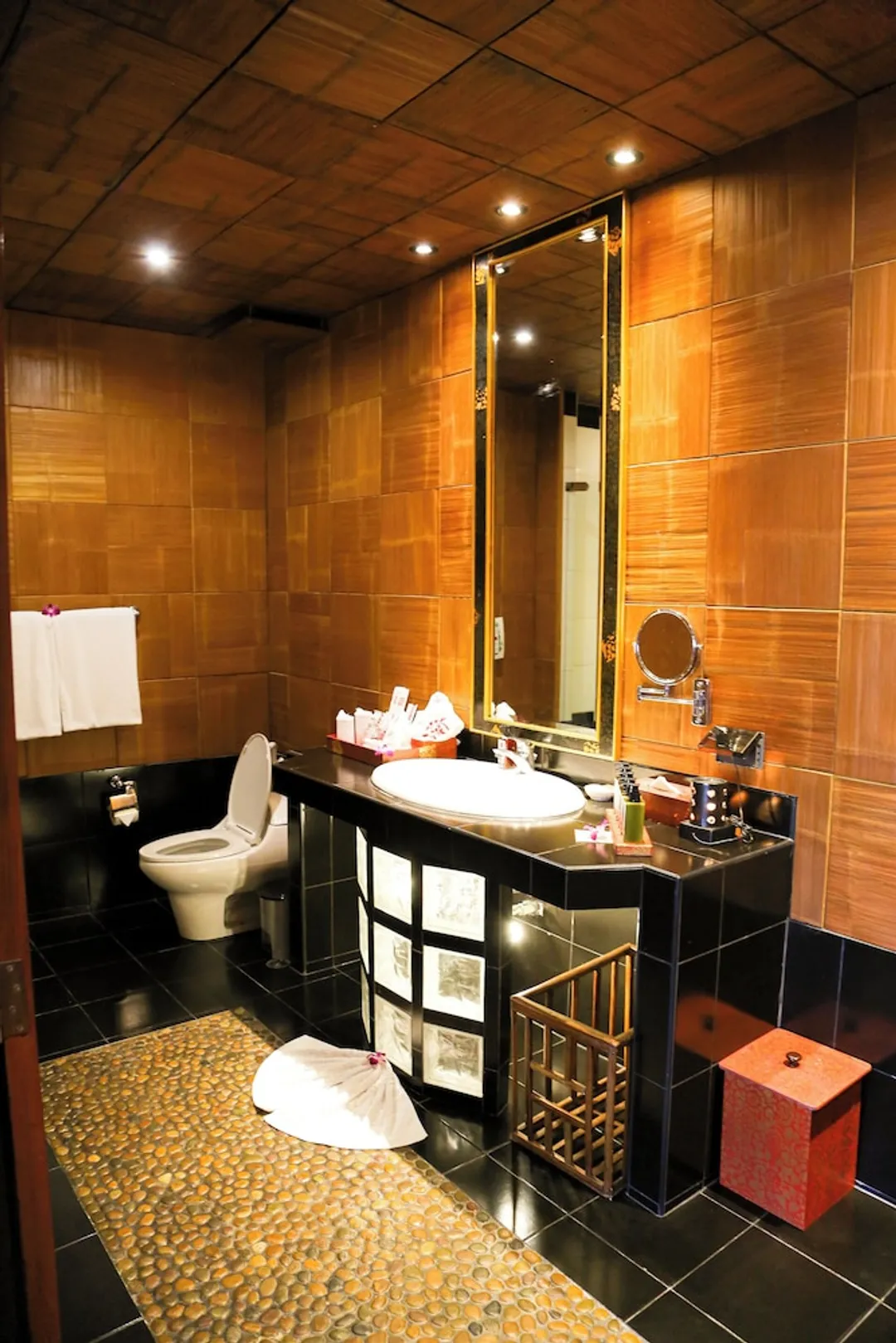 Mom Tri's Villa Royale-Suite, Pool Access (Kata Suite)-15