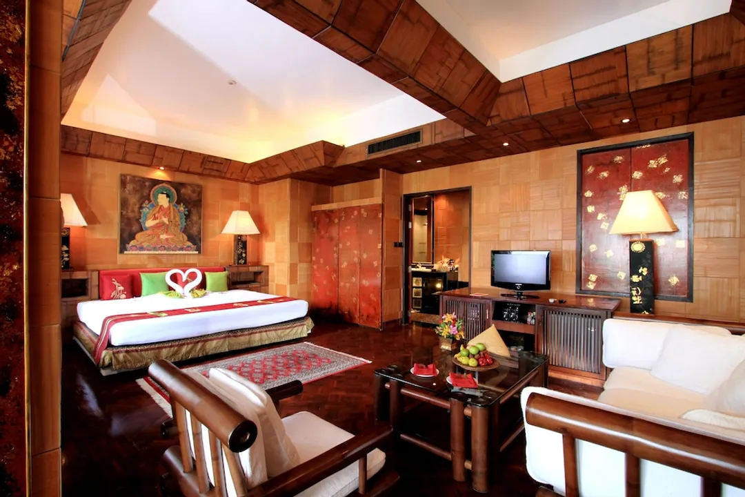 Mom Tri's Villa Royale-Suite, Pool Access (Kata Suite)-1