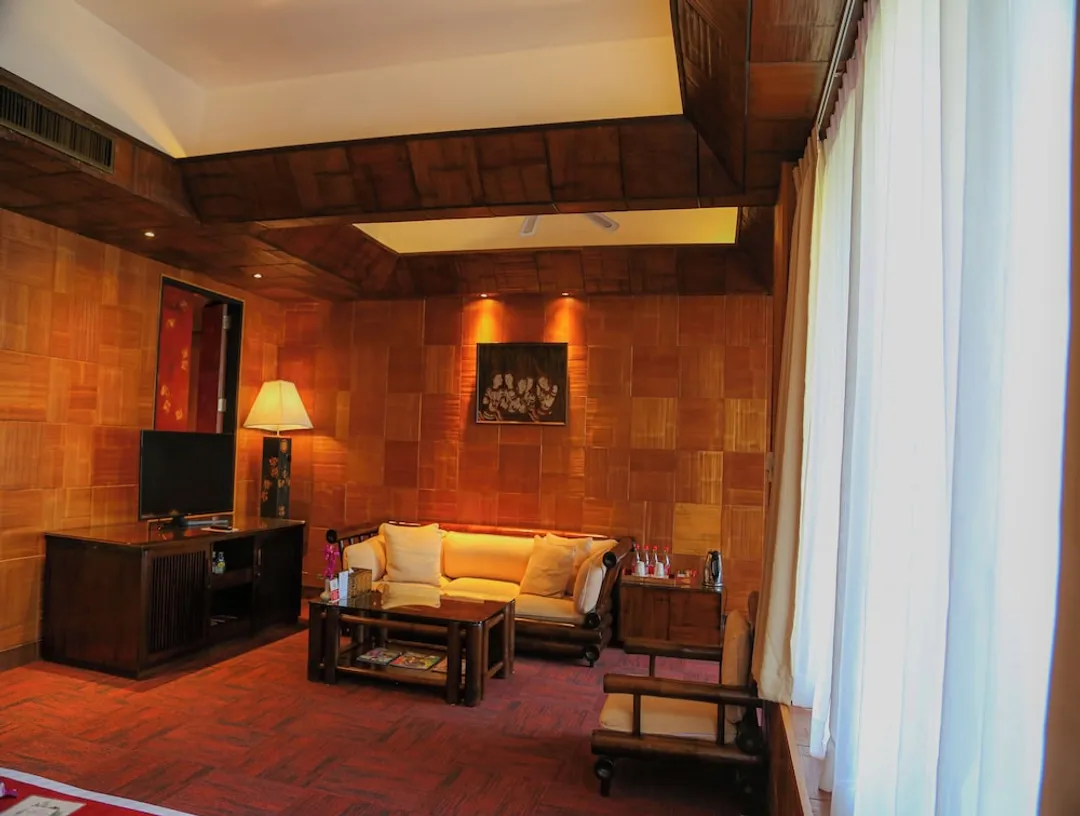 Mom Tri's Villa Royale-Suite, Pool Access (Kata Suite)-13