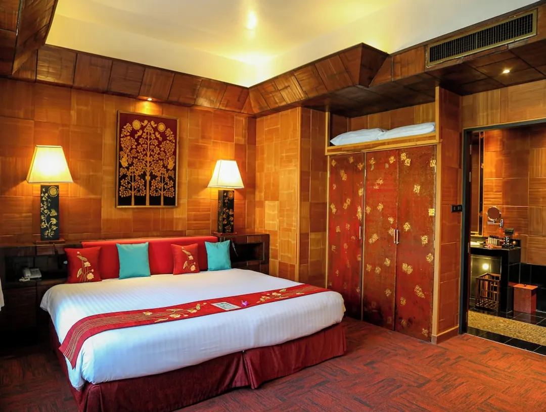 Mom Tri's Villa Royale-Suite, Pool Access (Kata Suite)-10