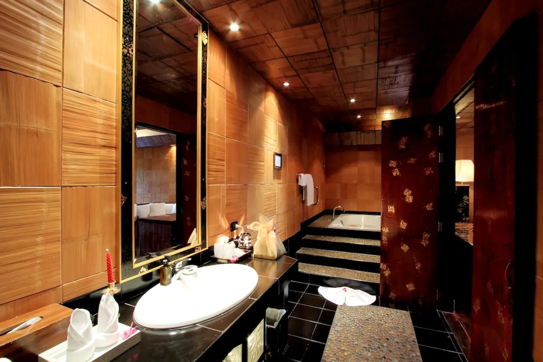 Mom Tri's Villa Royale-Suite, Pool Access (Kata Suite)-5