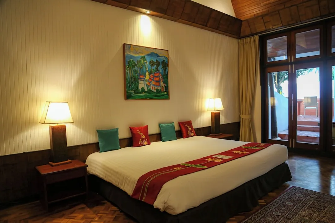 Mom Tri's Villa Royale-Executive Suite, 1 Bedroom (Classic Wing Suite #2 Hong Song)-3