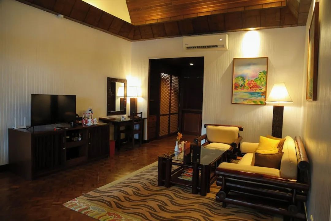 Mom Tri's Villa Royale-Executive Suite, 1 Bedroom (Classic Wing Suite #2 Hong Song)-8
