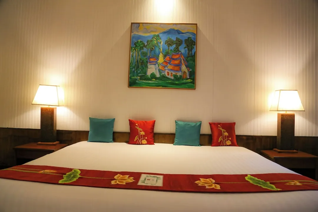 Mom Tri's Villa Royale-Executive Suite, 1 Bedroom (Classic Wing Suite #2 Hong Song)-5