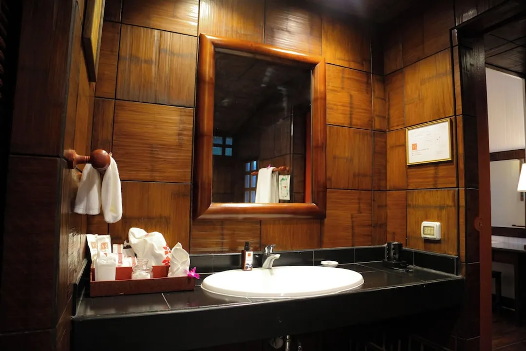 Mom Tri's Villa Royale-Executive Suite, 1 Bedroom (Classic Wing Suite #2 Hong Song)-12