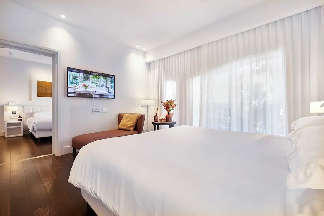 Magna Pars- L'Hotel à Parfum Small Luxury Hotels of the World-Connecting Room-1
