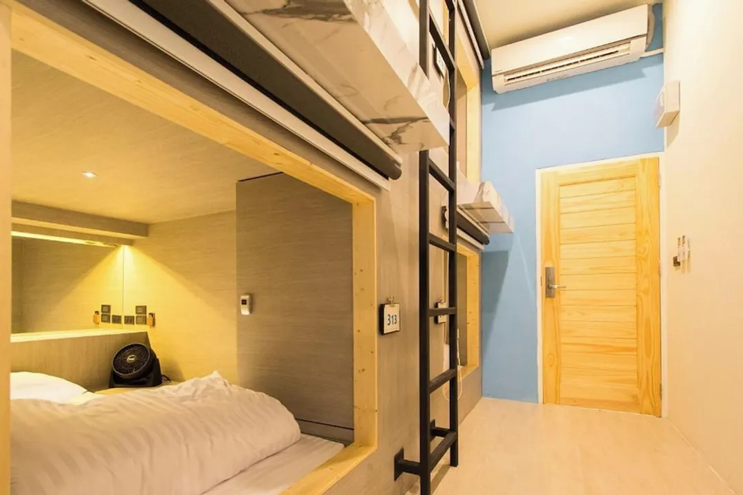 Lazy Sunday Hostel-Capsule Bed in Female Dormitory Room (Upper Bed)-1