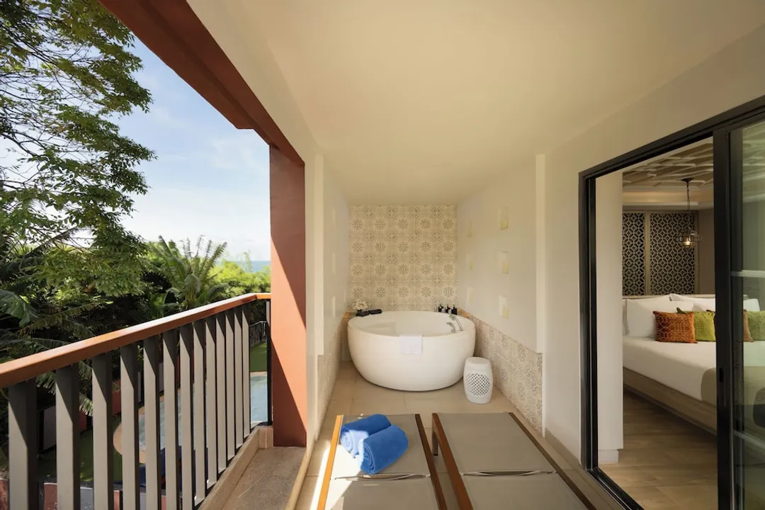 Avista Grande Phuket Karon - MGallery-Deluxe Suite, Mountain View (Whirlpool bath)-5
