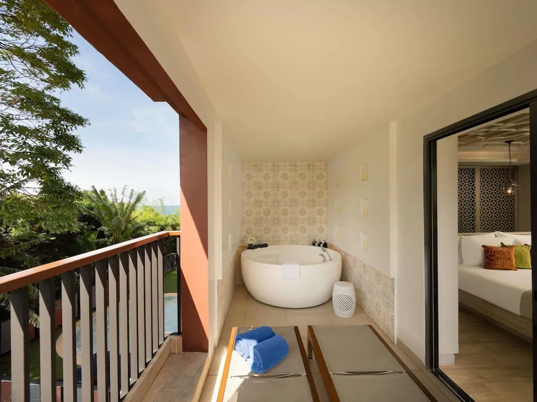 Avista Grande Phuket Karon - MGallery-Deluxe Suite, Mountain View (Whirlpool bath)-1