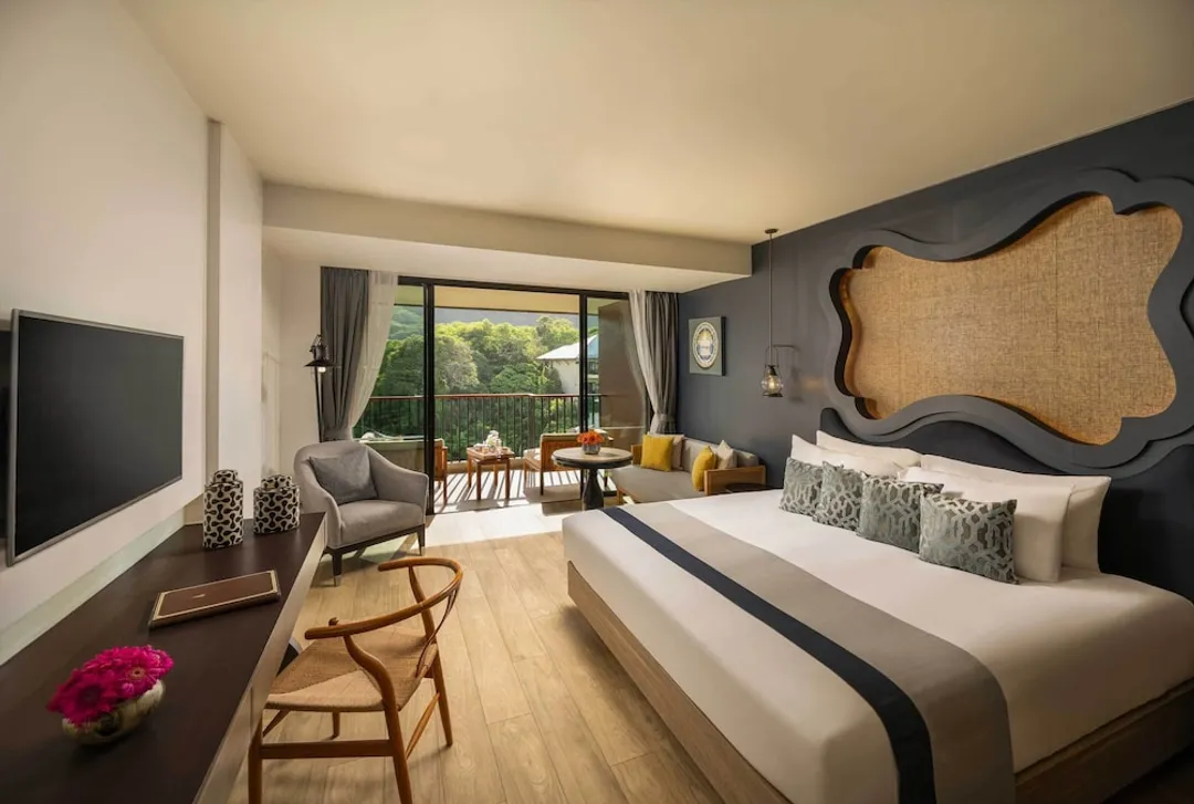 Avista Grande Phuket Karon - MGallery-Deluxe Room, 1 King Bed, Balcony, Mountain View-8