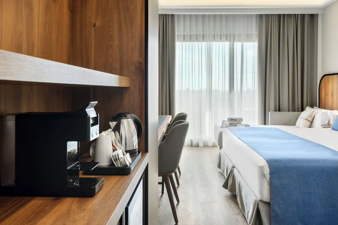 Barceló Roma-Deluxe Room (with Extra Bed)-3