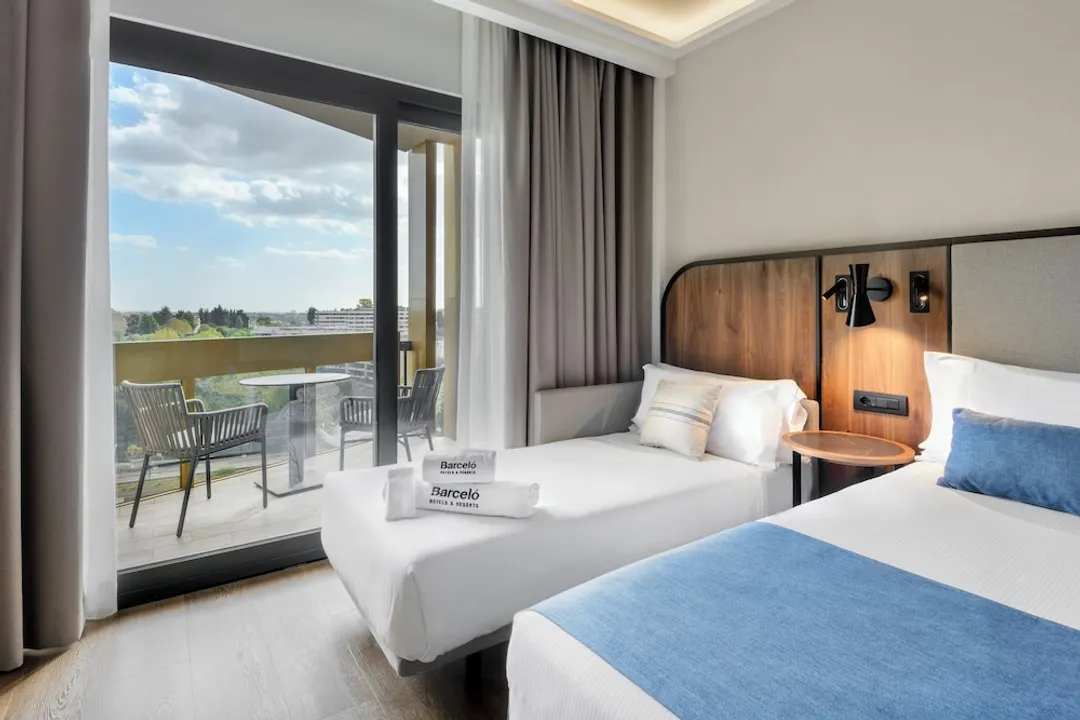 Barceló Roma-Deluxe Room (with Extra Bed)-2