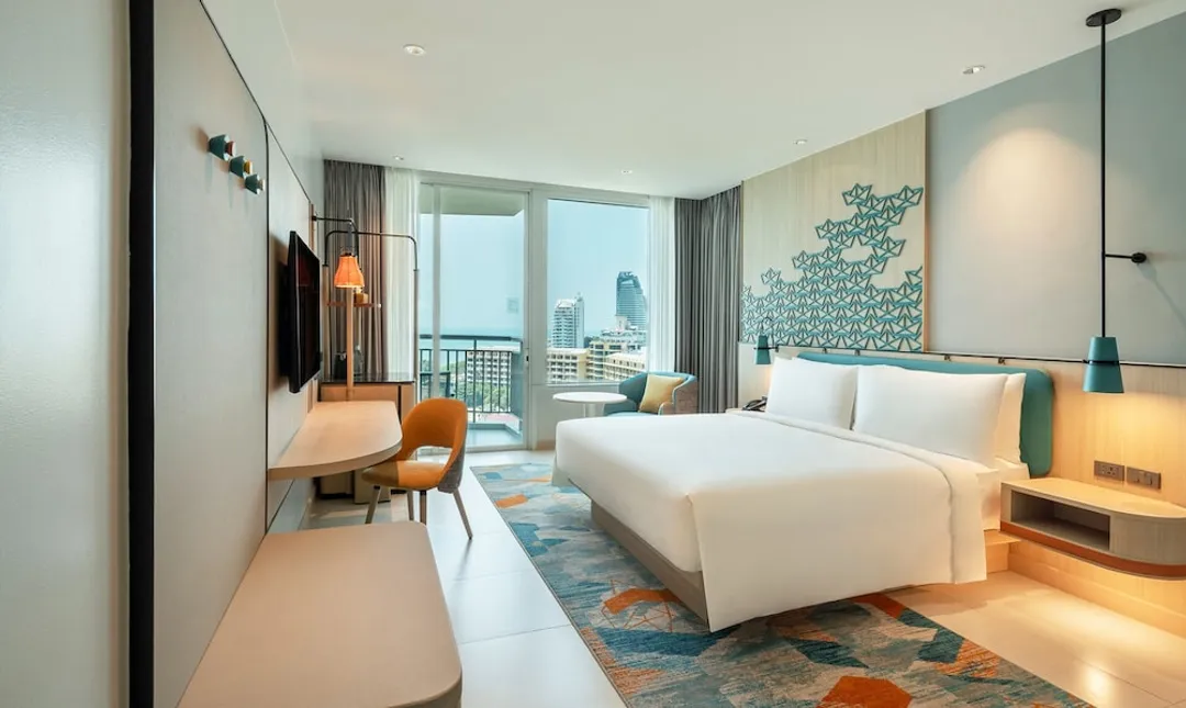 芭達雅假日飯店 - IHG 旗下飯店-標準客房, 1 張特大雙人床, 海景 (Bay Tower)-1
