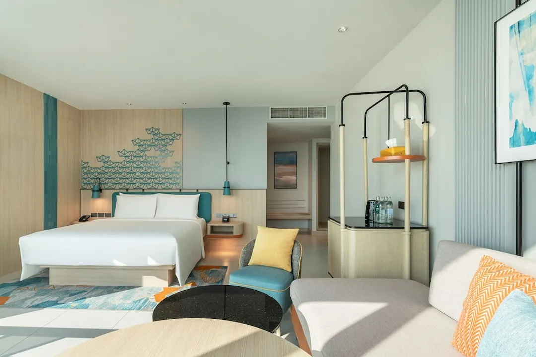 芭達雅假日飯店 - IHG 旗下飯店-尊榮客房, 1 張特大雙人床, 海灘景觀 (Pattaya, Bay Tower)-2