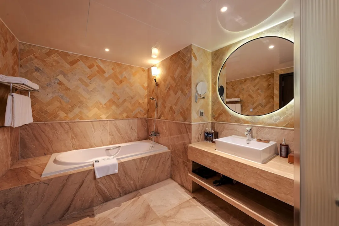 Grand Plaza Hotel Hanoi-Grand King Room-3