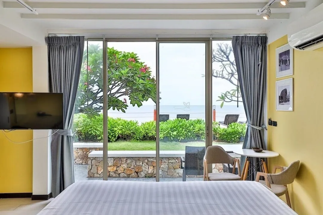 華欣喬查飯店-Deluxe Double Room Beach View-8