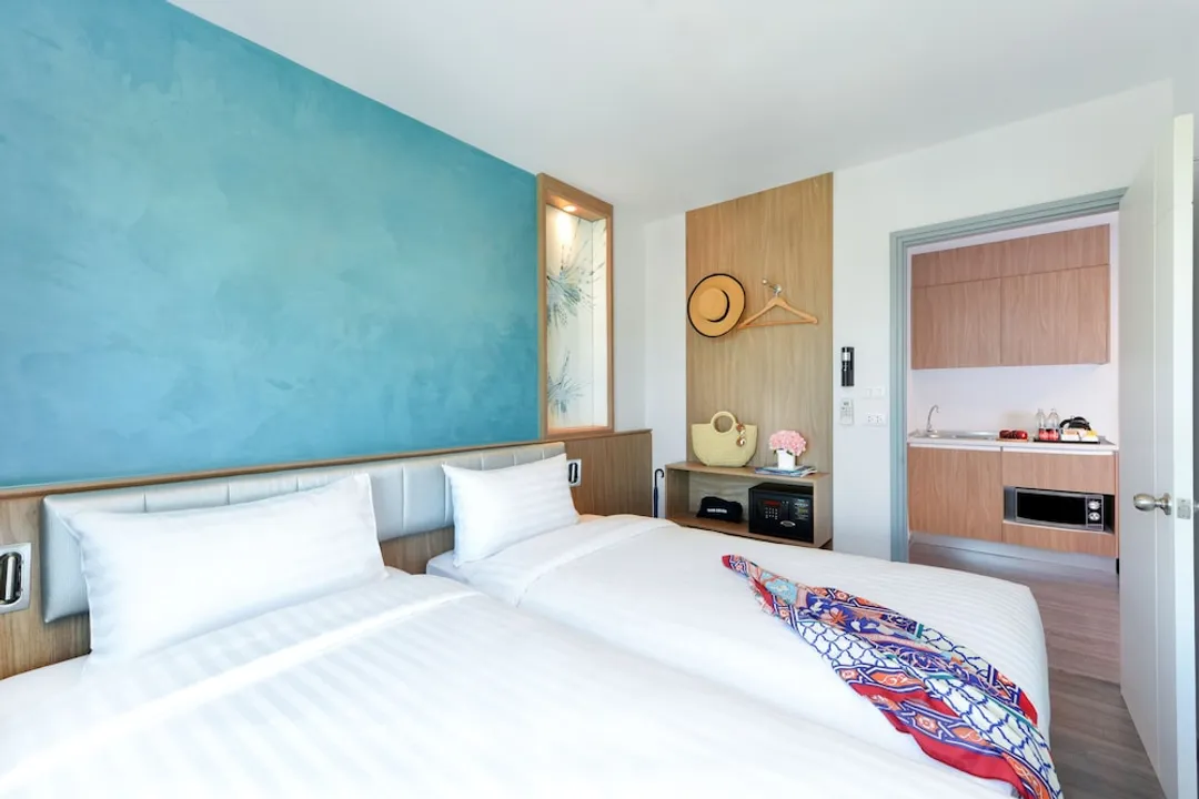 Centre Point Prime Hotel Pattaya-Deluxe Premier Twin Room-1