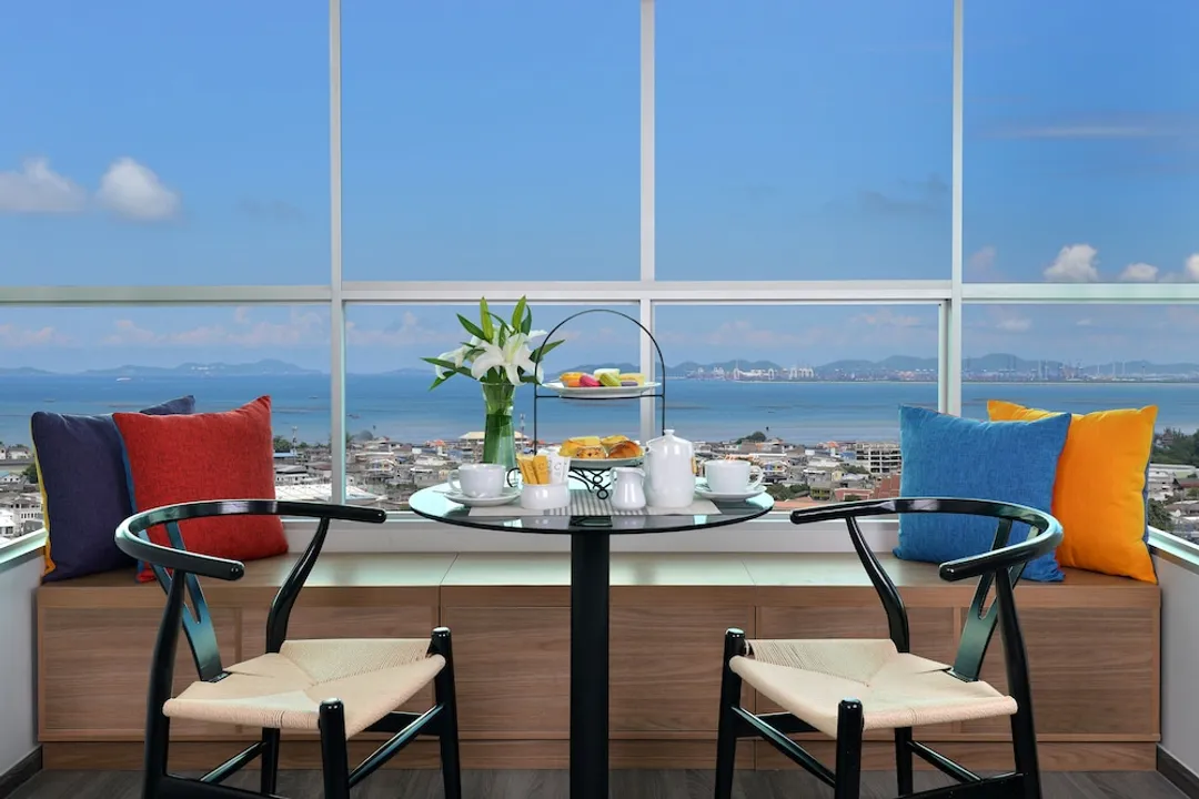 Centre Point Prime Hotel Pattaya-Grand Deluxe Twin Room-1