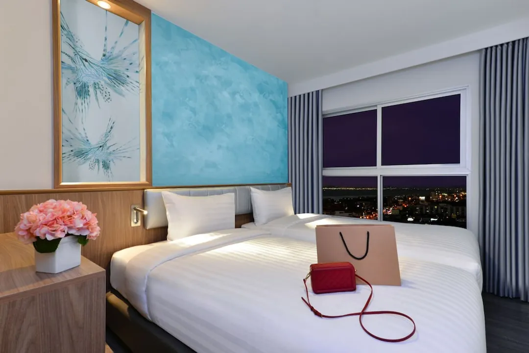 Centre Point Prime Hotel Pattaya-Grand Deluxe Twin Room-3