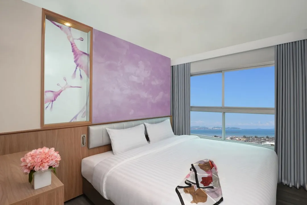 Centre Point Prime Hotel Pattaya-Grand Deluxe King Room-3