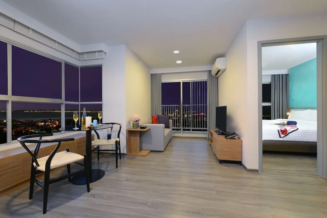 Centre Point Prime Hotel Pattaya-Grand Deluxe King Room-2