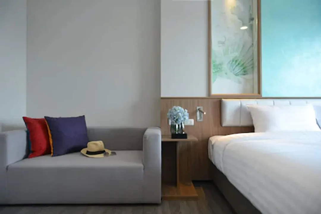 Centre Point Prime Hotel Pattaya-Deluxe King Room-5