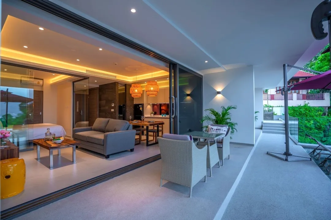 Patong Heights-Deluxe Suite, Pool View-5