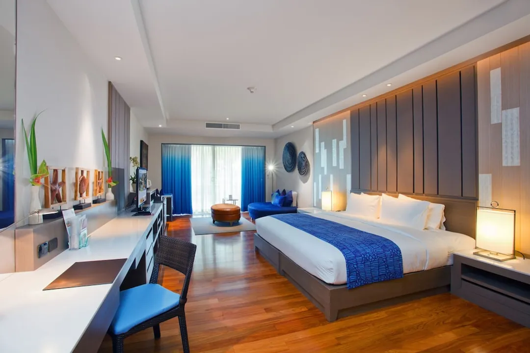 布吉度假村假日酒店 (IHG 旗下酒店)-套房, 1 張特大雙人床, 泳池景 (Furnished Balcony)-1