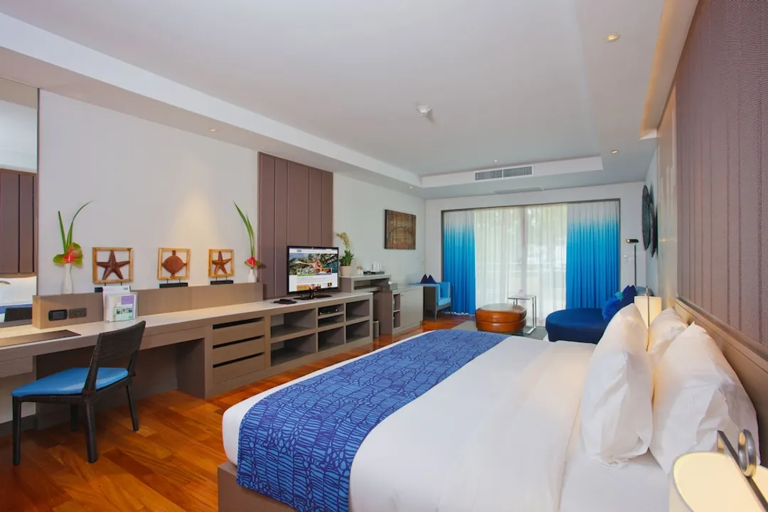 布吉度假村假日酒店 (IHG 旗下酒店)-套房, 1 張特大雙人床, 泳池景 (Furnished Balcony)-3