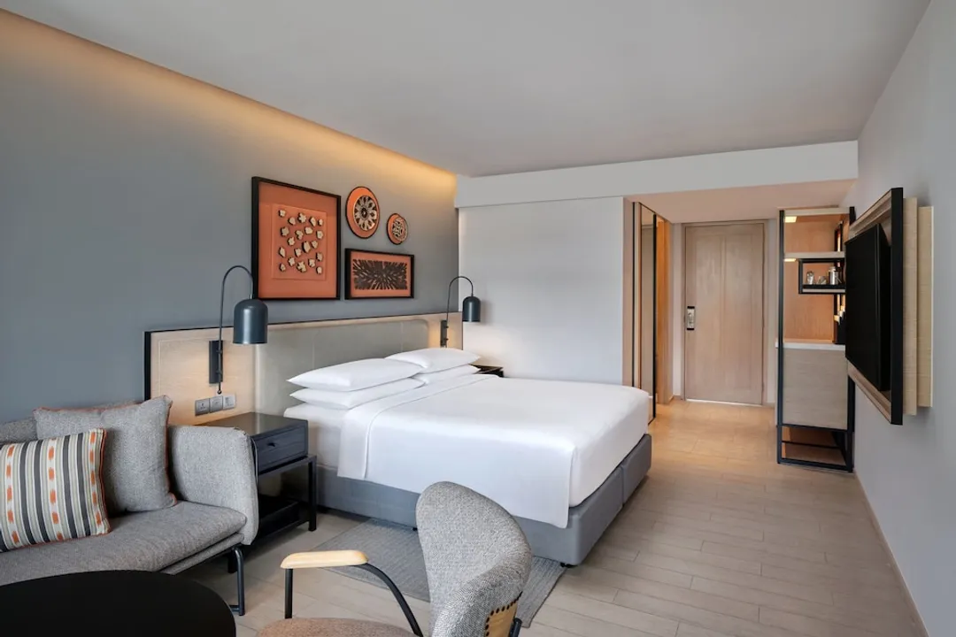 Four Points by Sheraton Phuket Patong Beach Resort-客房, 1 張特大雙人床, 陽台-2