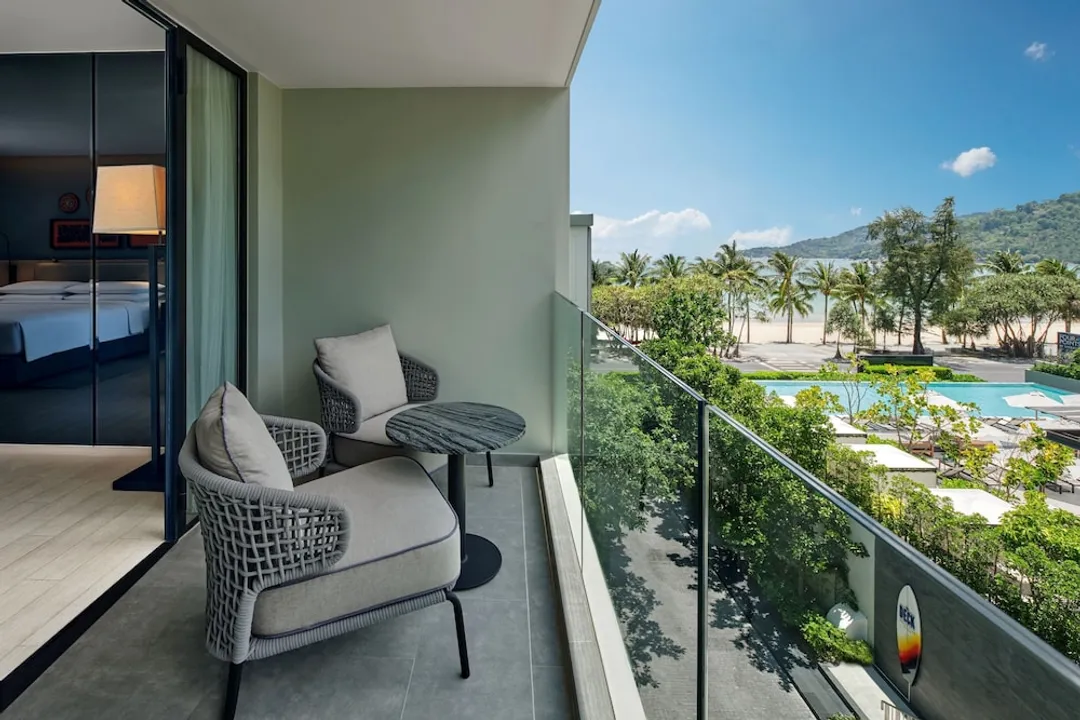 Four Points by Sheraton Phuket Patong Beach Resort-客房, 1 張特大雙人床, 陽台-6