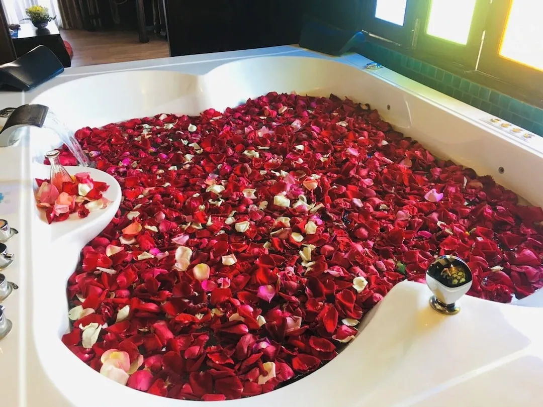 星哈蒙特拉飯店-Honeymoon Lanna Suite with Balcony (incl. Sparkling Wine 1blt, Rose Petals, 1 time Afternoon Tea)-4
