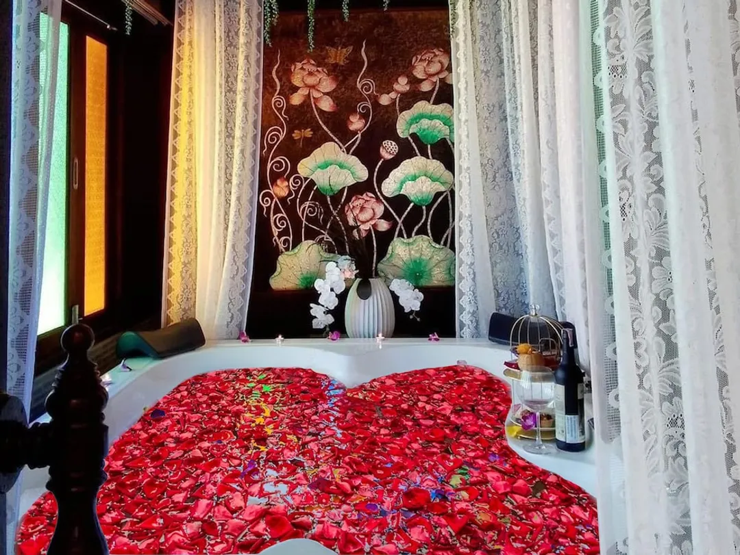 星哈蒙特拉飯店-Honeymoon Lanna Suite with Balcony (incl. Sparkling Wine 1blt, Rose Petals, 1 time Afternoon Tea)-1