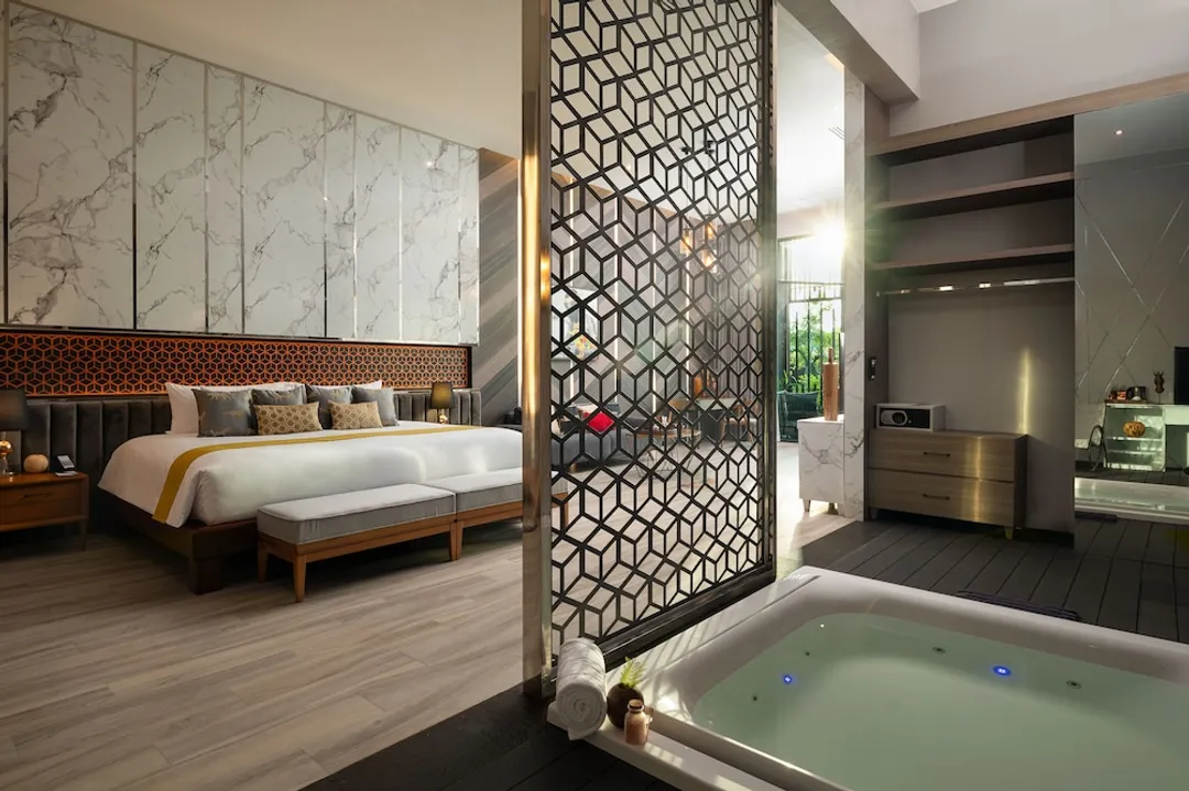 The Gems Mining Pool Villas Pattaya-Topaz Jacuzzi-2