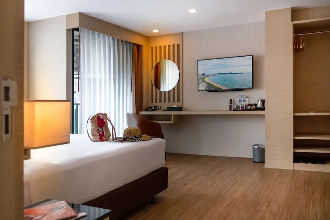 GLOW Pattaya-Deluxe Premier Two Bedroom-5