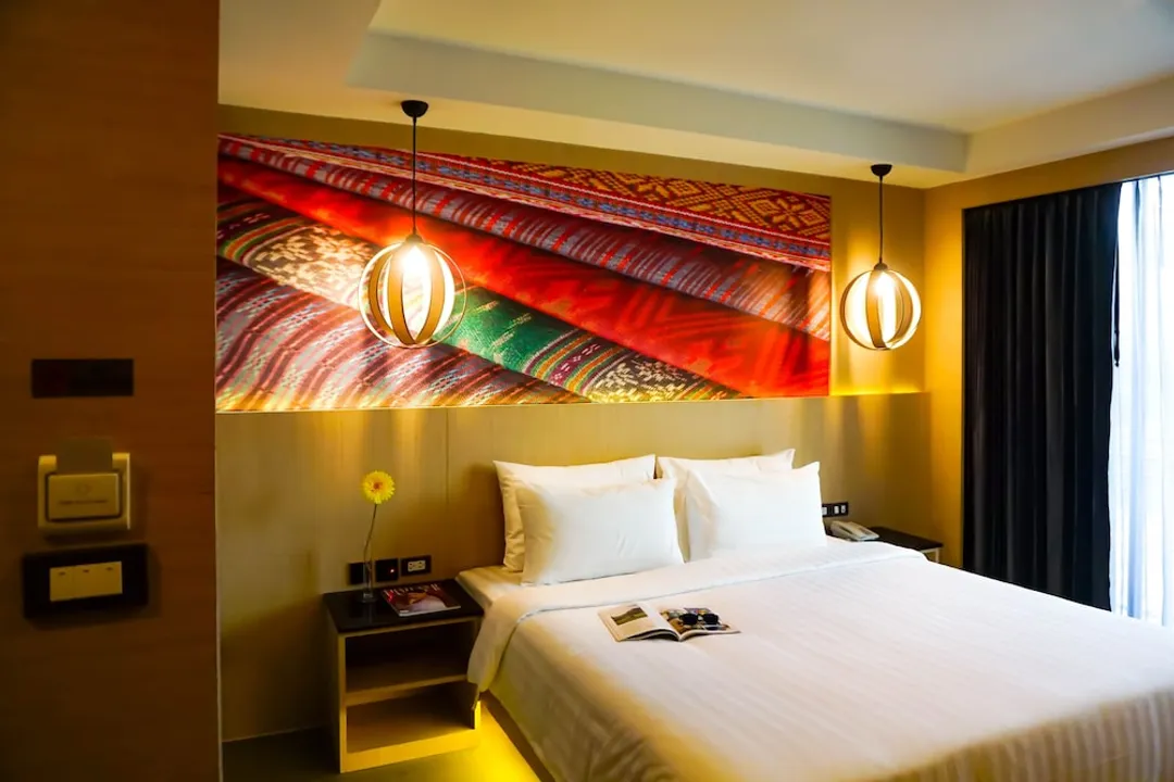 GLOW Pattaya-Superior King City View-1