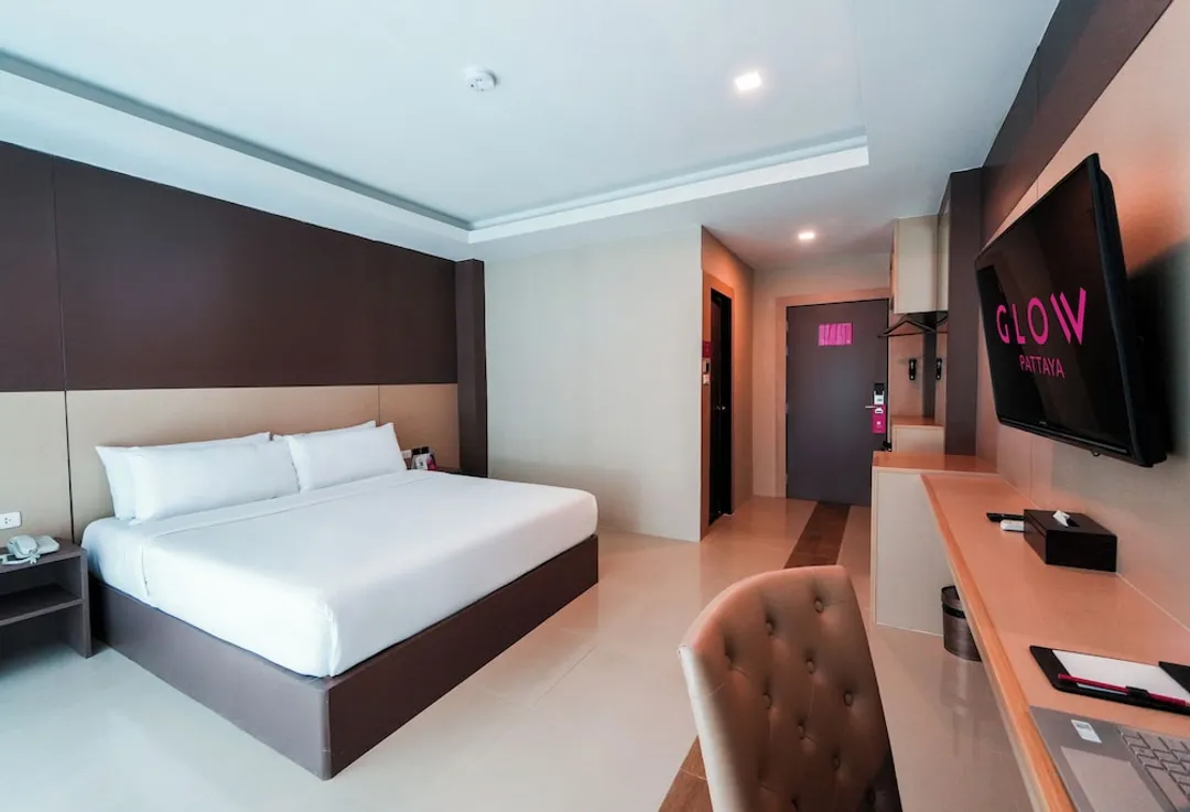 GLOW Pattaya-Superior King-1
