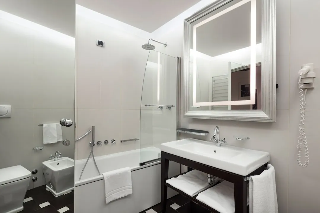 UNA Hotels Cusani Milano-Deluxe Twin Room-3