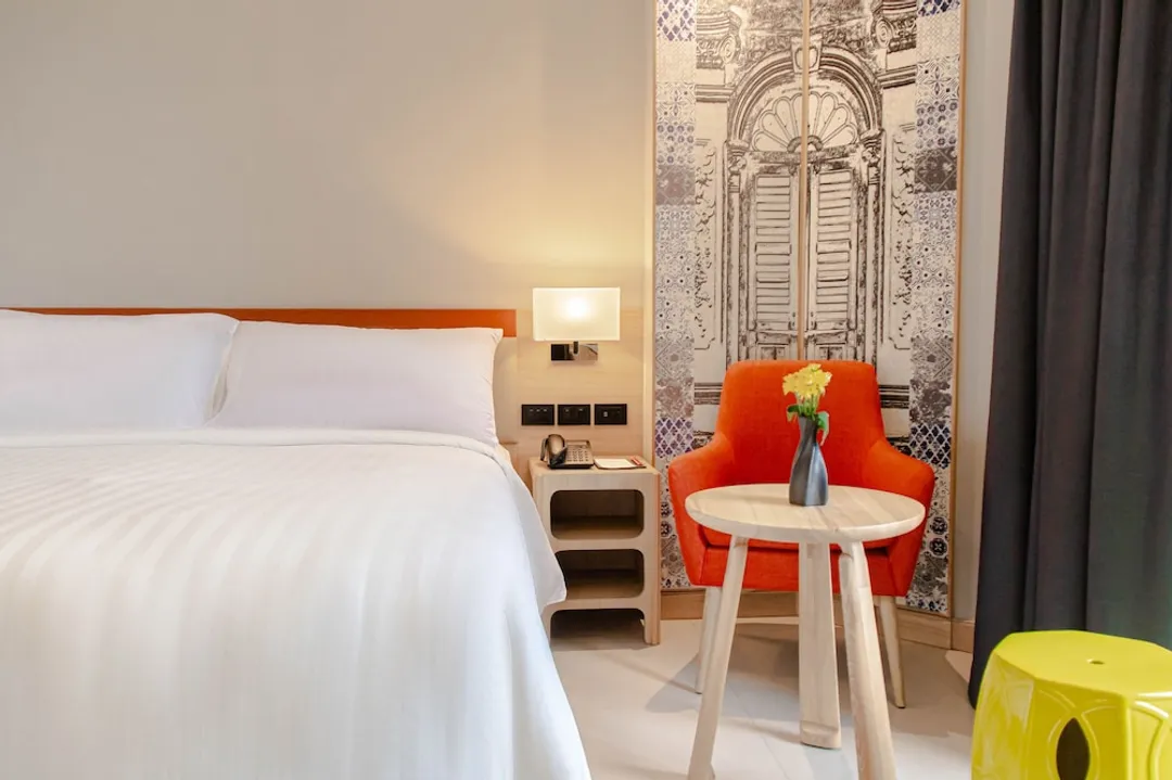 GLOW Mira Karon Beach-Deluxe King Room-2