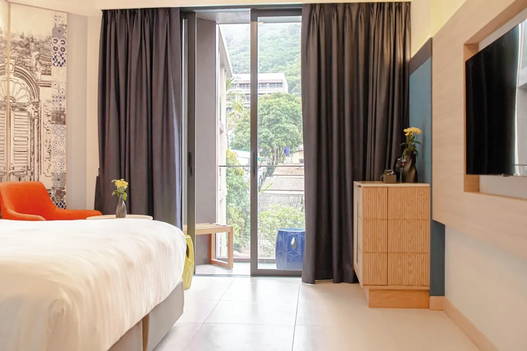GLOW Mira Karon Beach-Deluxe King Room-5