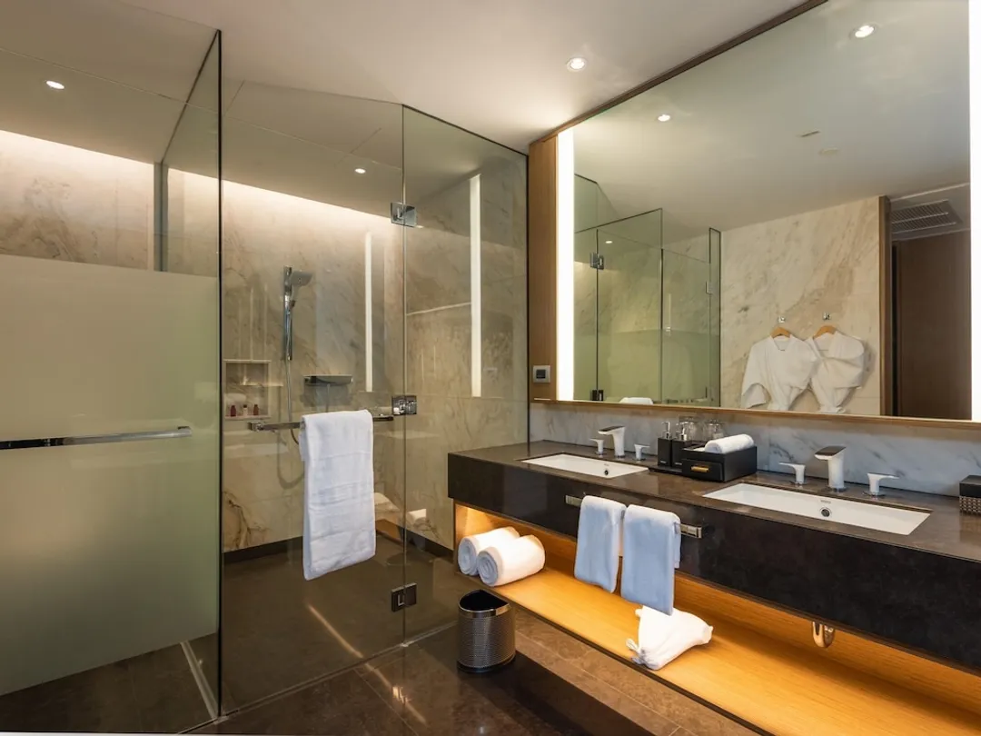 Chatrium Grand Bangkok-One Bedroom Suite Twin Room-7