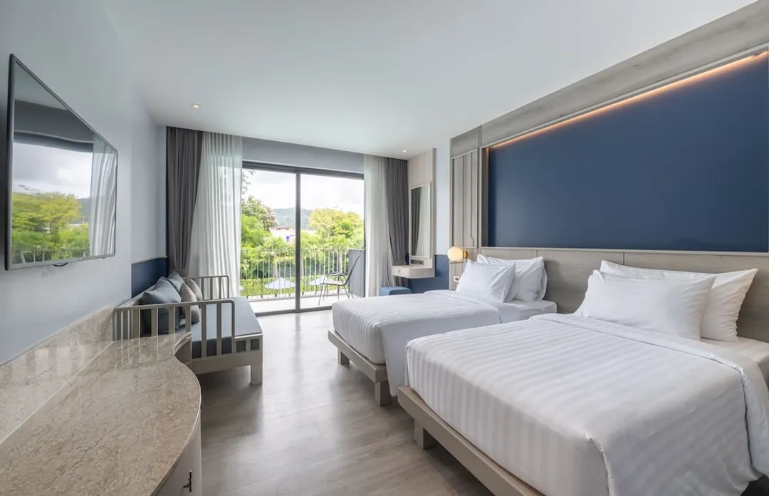 Seabed Grand Hotel Phuket-Deluxe Pool View Room-2
