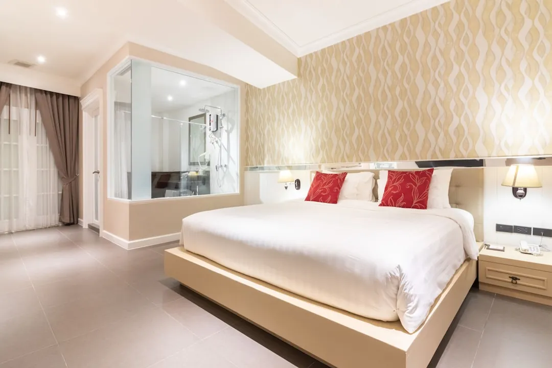 拉亞蘇拉翁曼谷飯店-Grand Deluxe bathtub with Artificial window-3