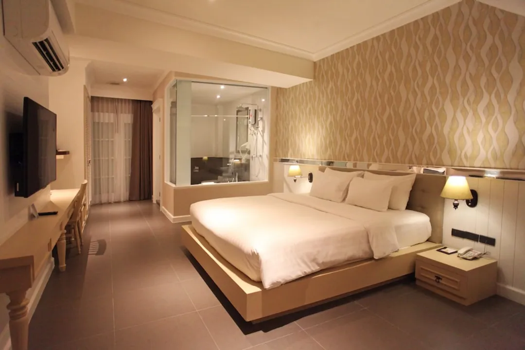 拉亞蘇拉翁曼谷飯店-Grand Deluxe bathtub with Artificial window-6